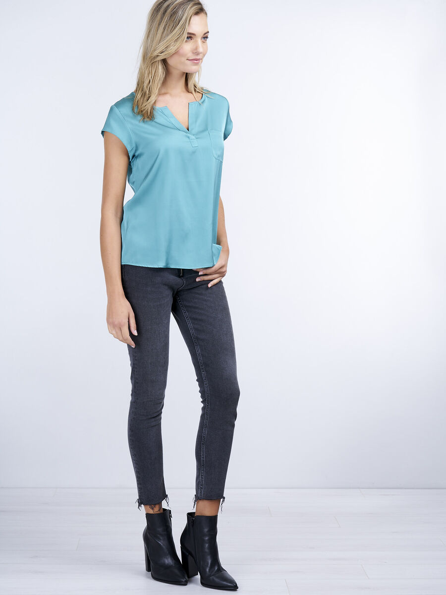 Short-sleeved silk top with pocket image number 168