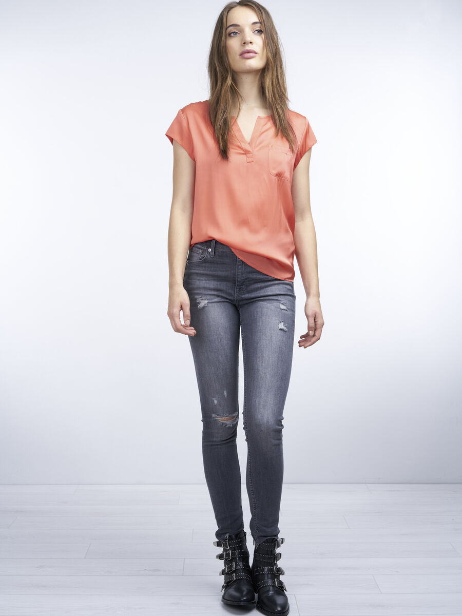 Short-sleeved silk top with pocket image number 172