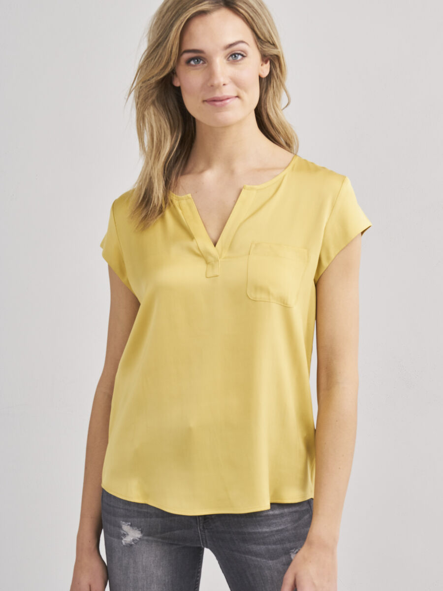 Short-sleeved silk top with pocket image number 181