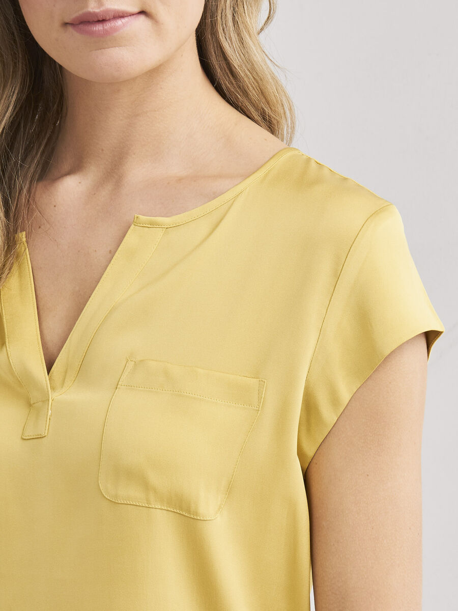 Short-sleeved silk top with pocket image number 183