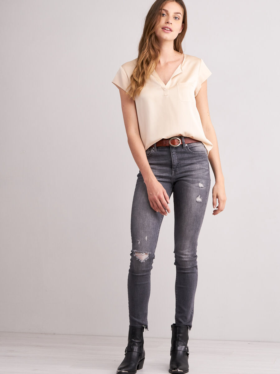 Short-sleeved silk top with pocket image number 188