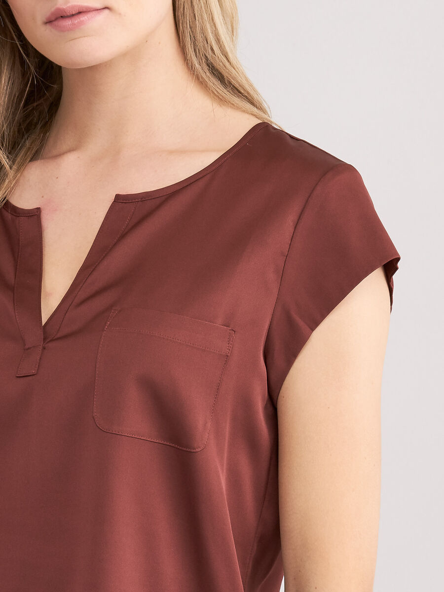Short-sleeved silk top with pocket image number 194