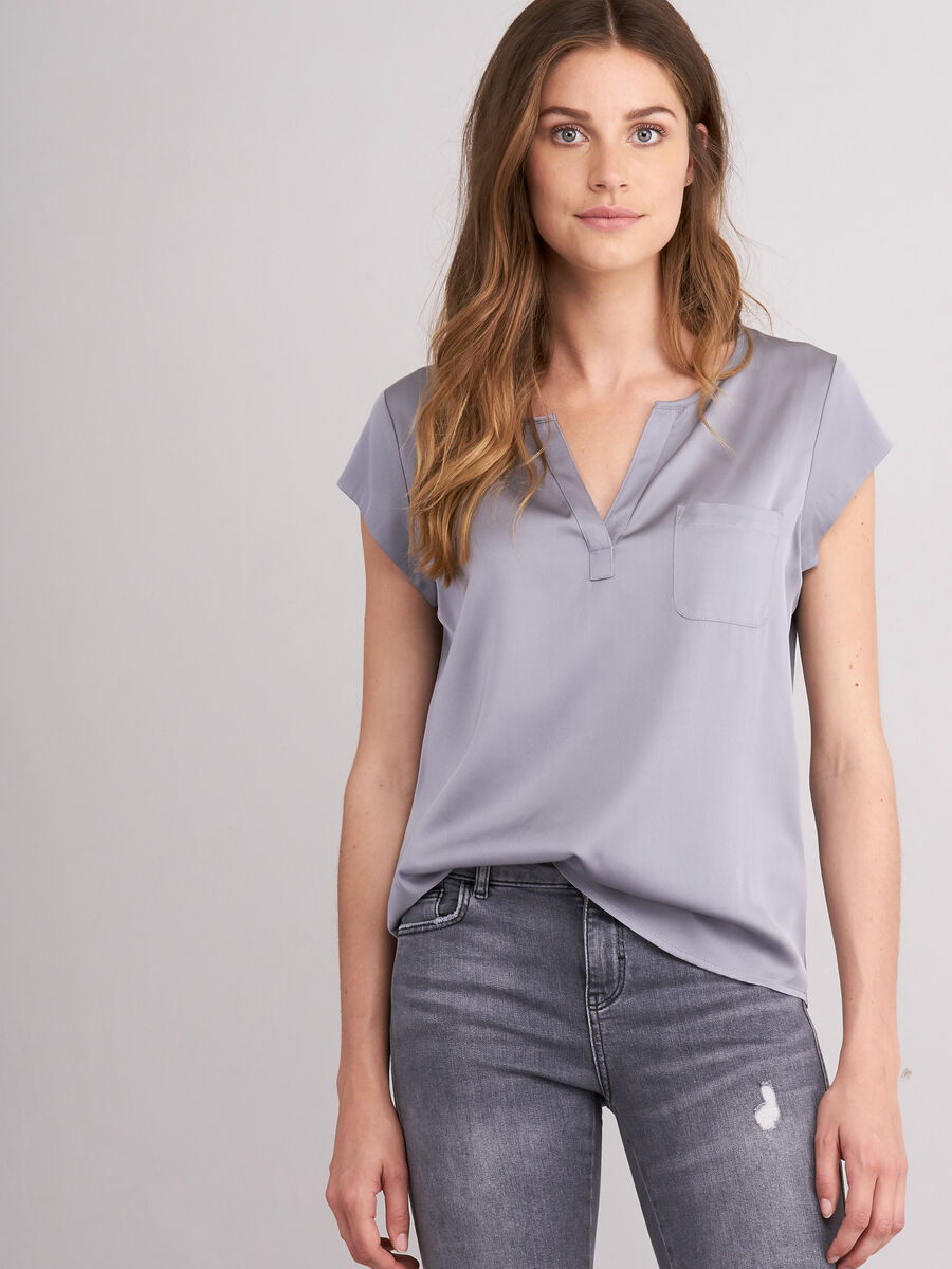 Short-sleeved silk top with pocket image number 197