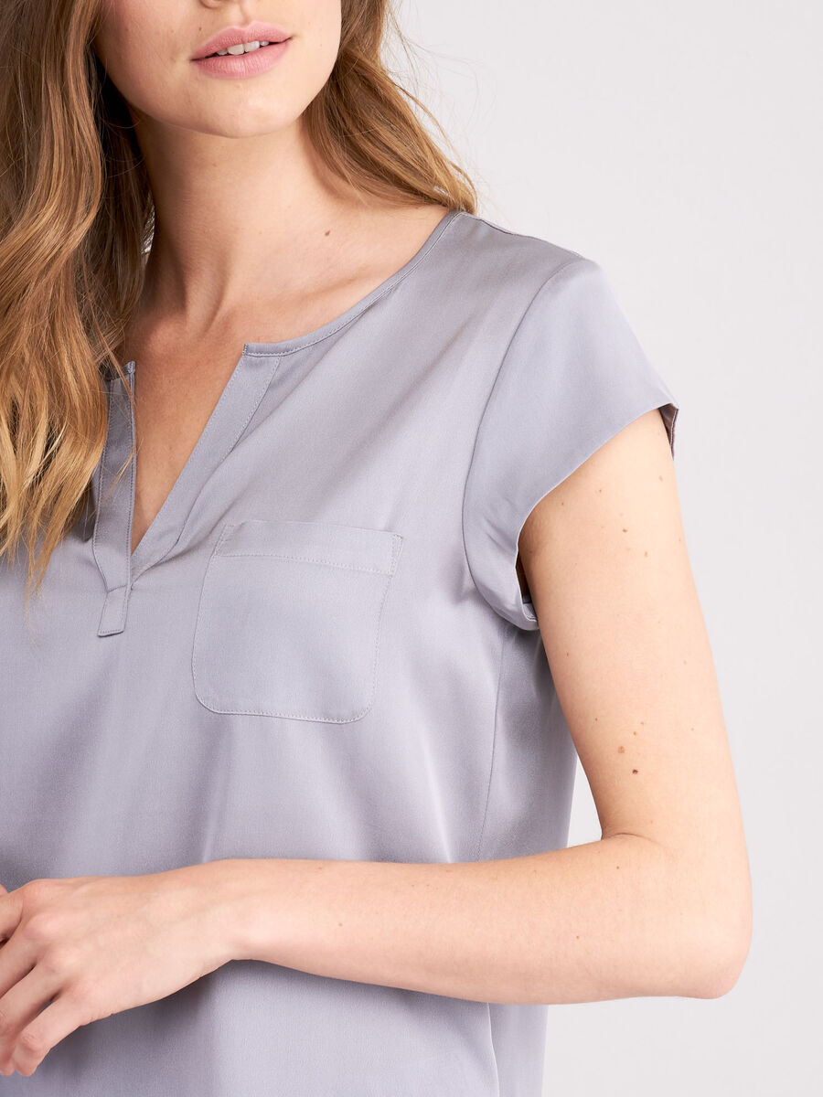 Short-sleeved silk top with pocket image number 199