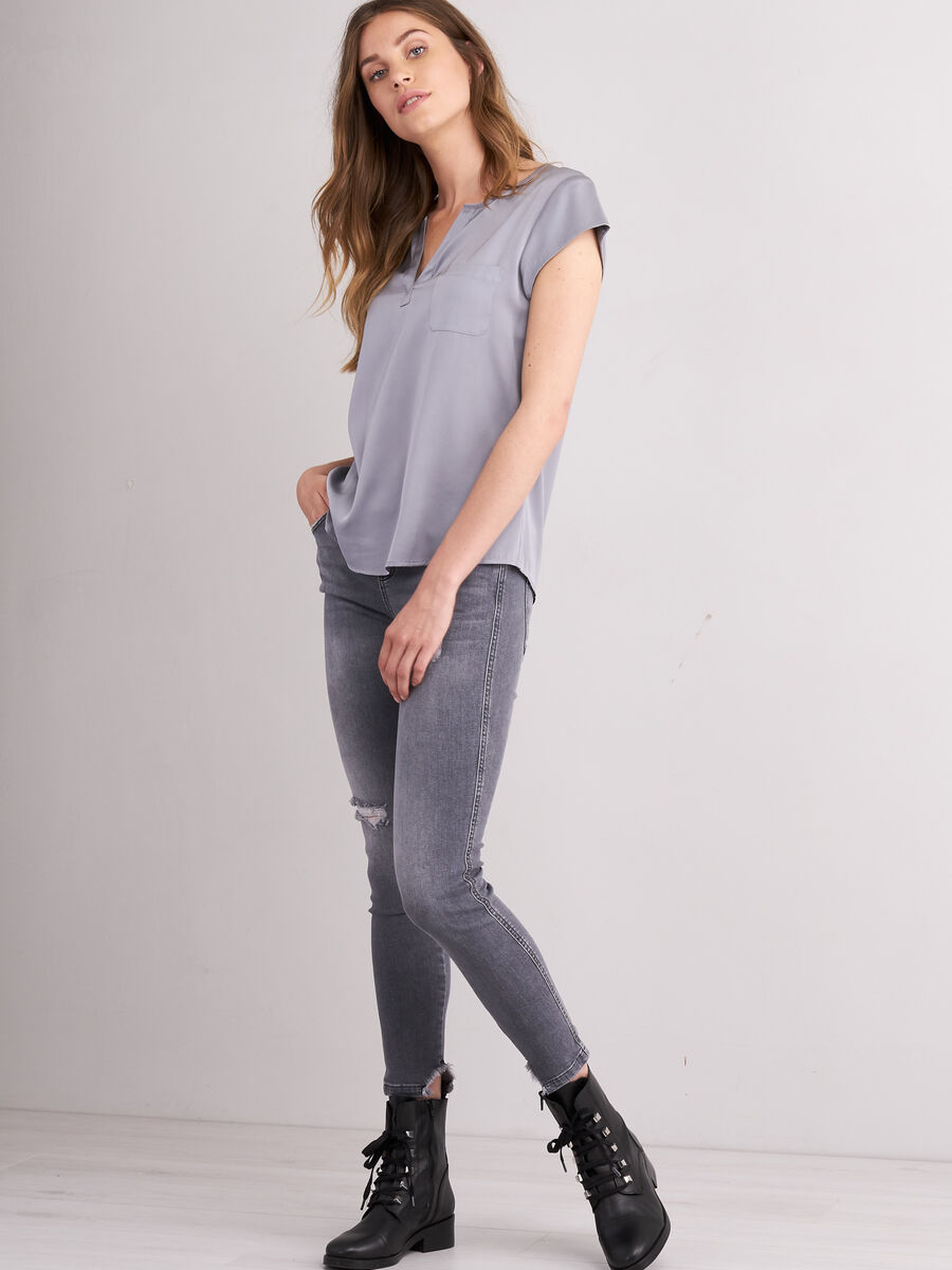 Short-sleeved silk top with pocket image number 200