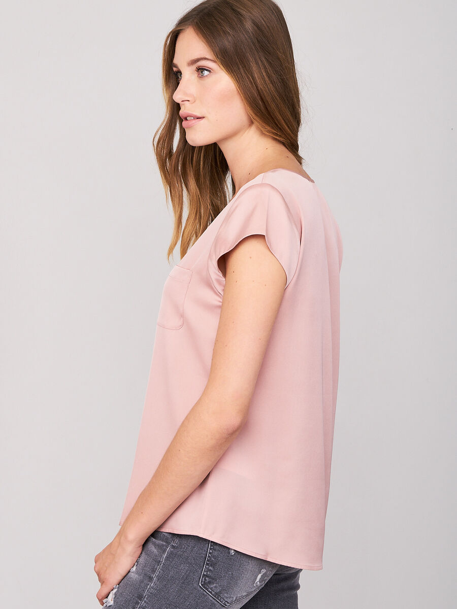 Short-sleeved silk top with pocket image number 206