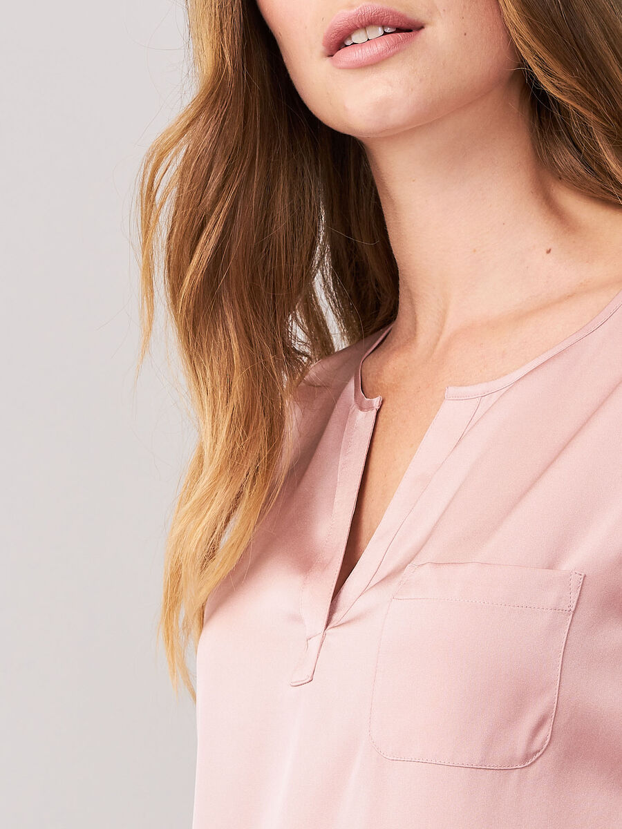 Short-sleeved silk top with pocket image number 207