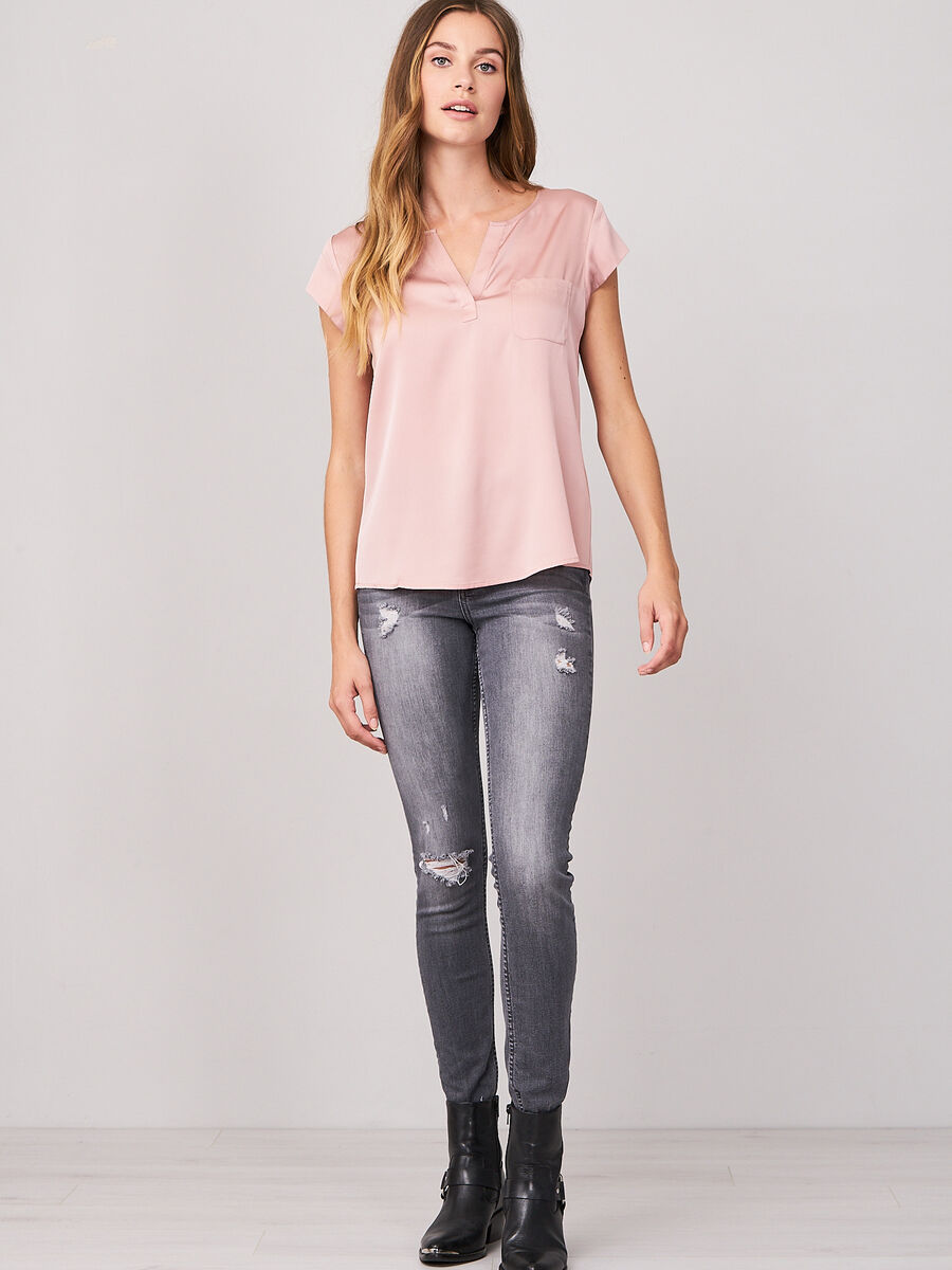 Short-sleeved silk top with pocket image number 208