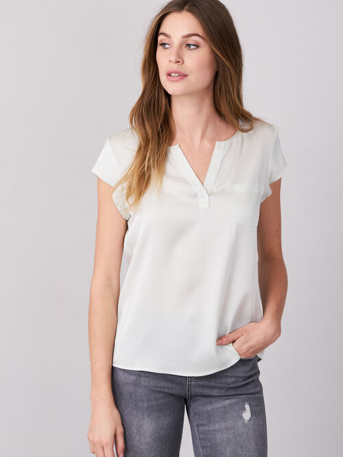 Short-sleeved silk top with pocket