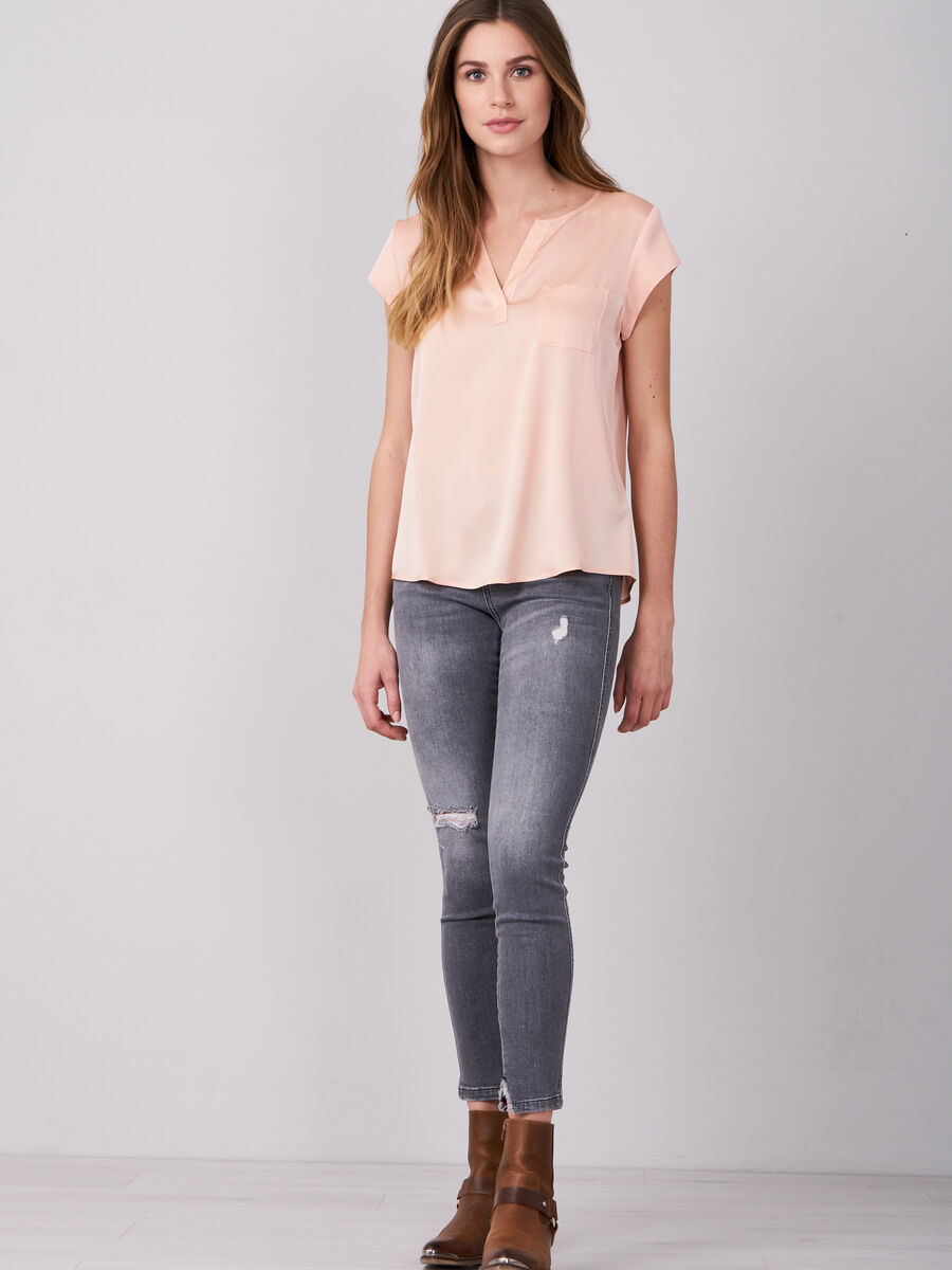 Short-sleeved silk top with pocket image number 220