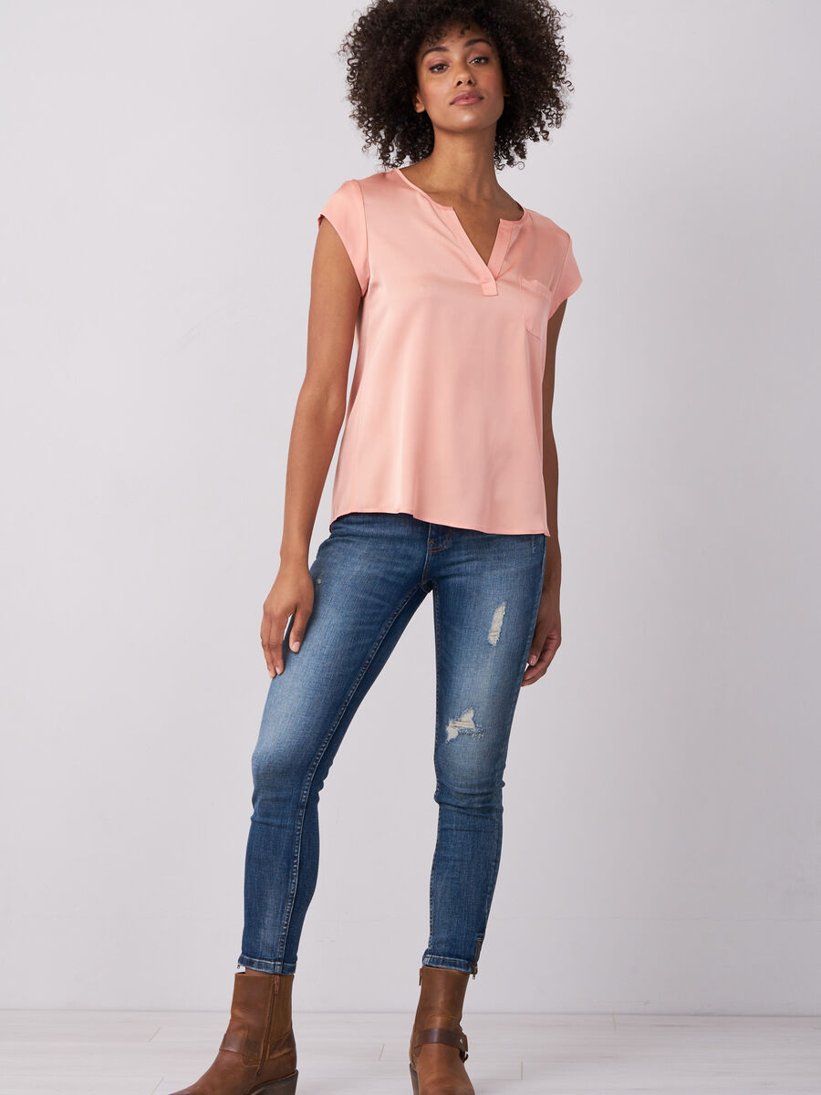 Short-sleeved silk top with pocket image number 224