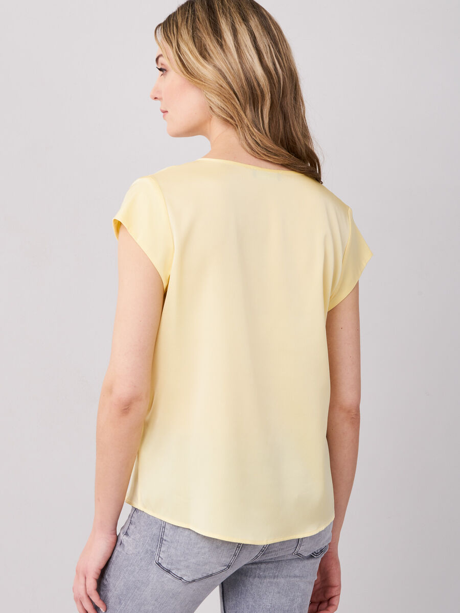 Short-sleeved silk top with pocket image number 239