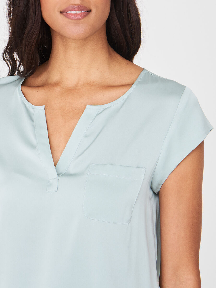 Short-sleeved silk top with pocket image number 255