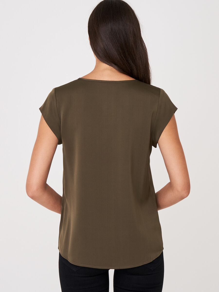 Short-sleeved silk top with pocket image number 270