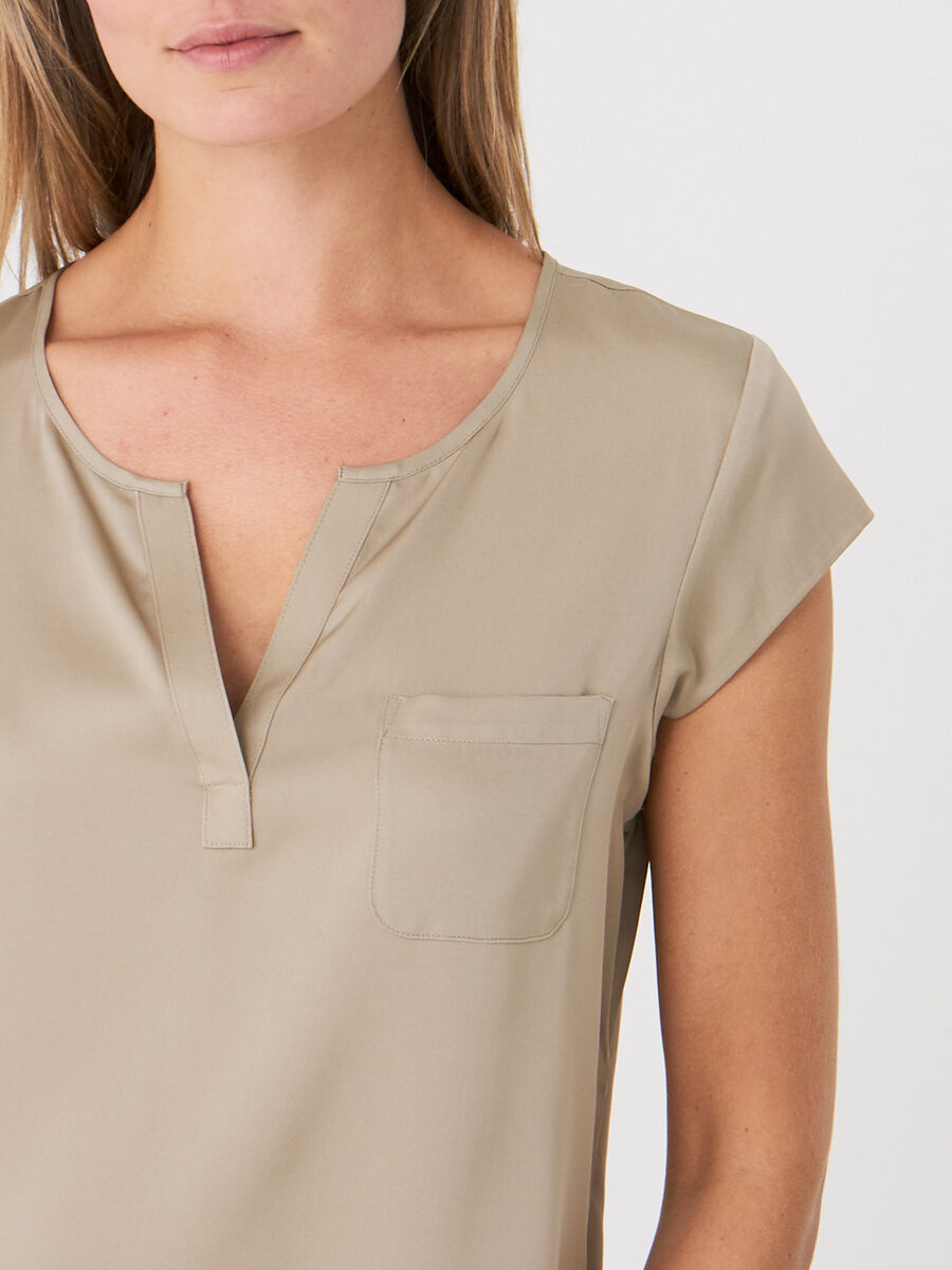 Short-sleeved silk top with pocket image number 275