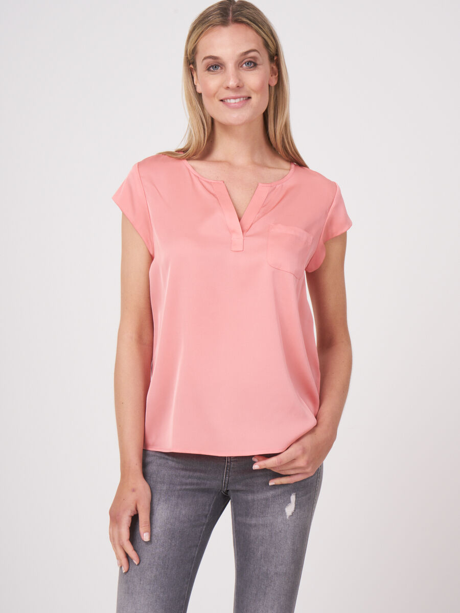 Short-sleeved silk top with pocket image number 285