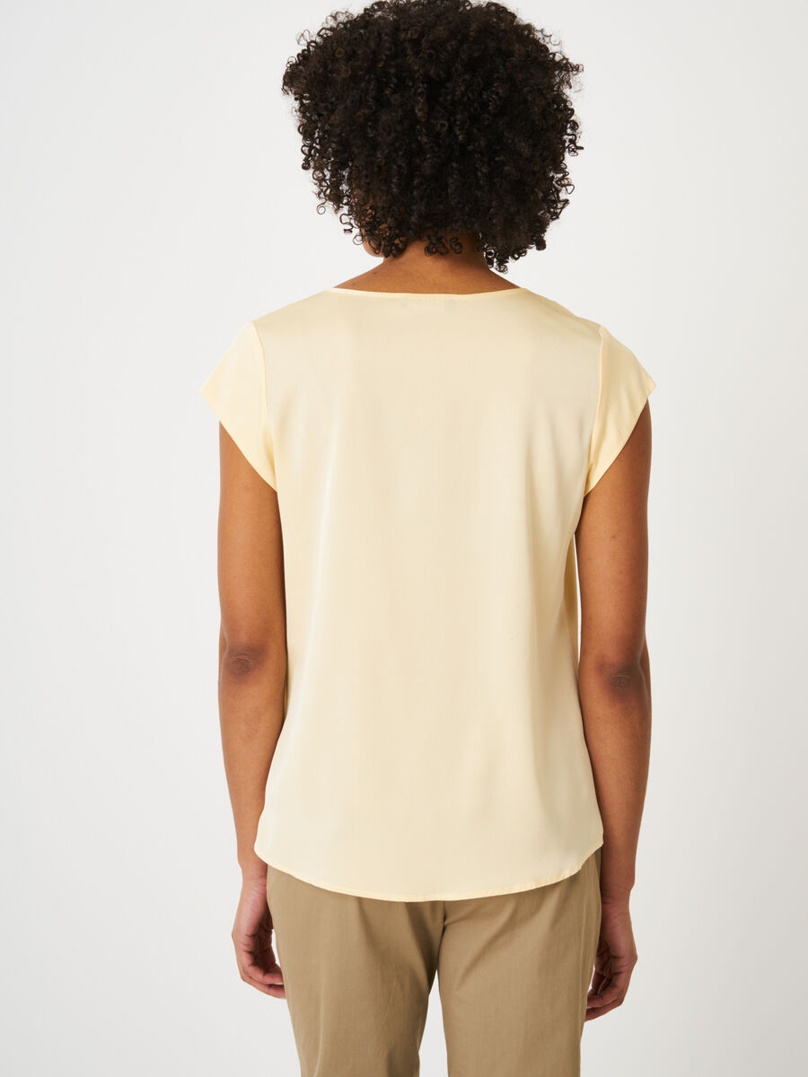 Short-sleeved silk top with pocket image number 290