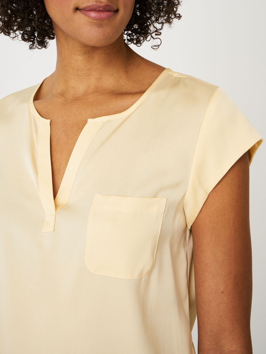 Short-sleeved silk top with pocket image number 291
