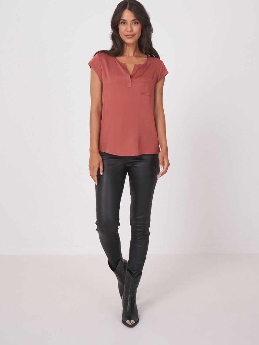 Short-sleeved silk top with pocket image number 304