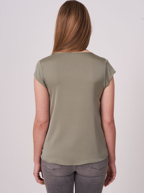 Top avec poche poitrine