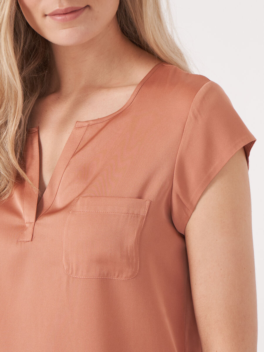 Short-sleeved silk top with pocket image number 336