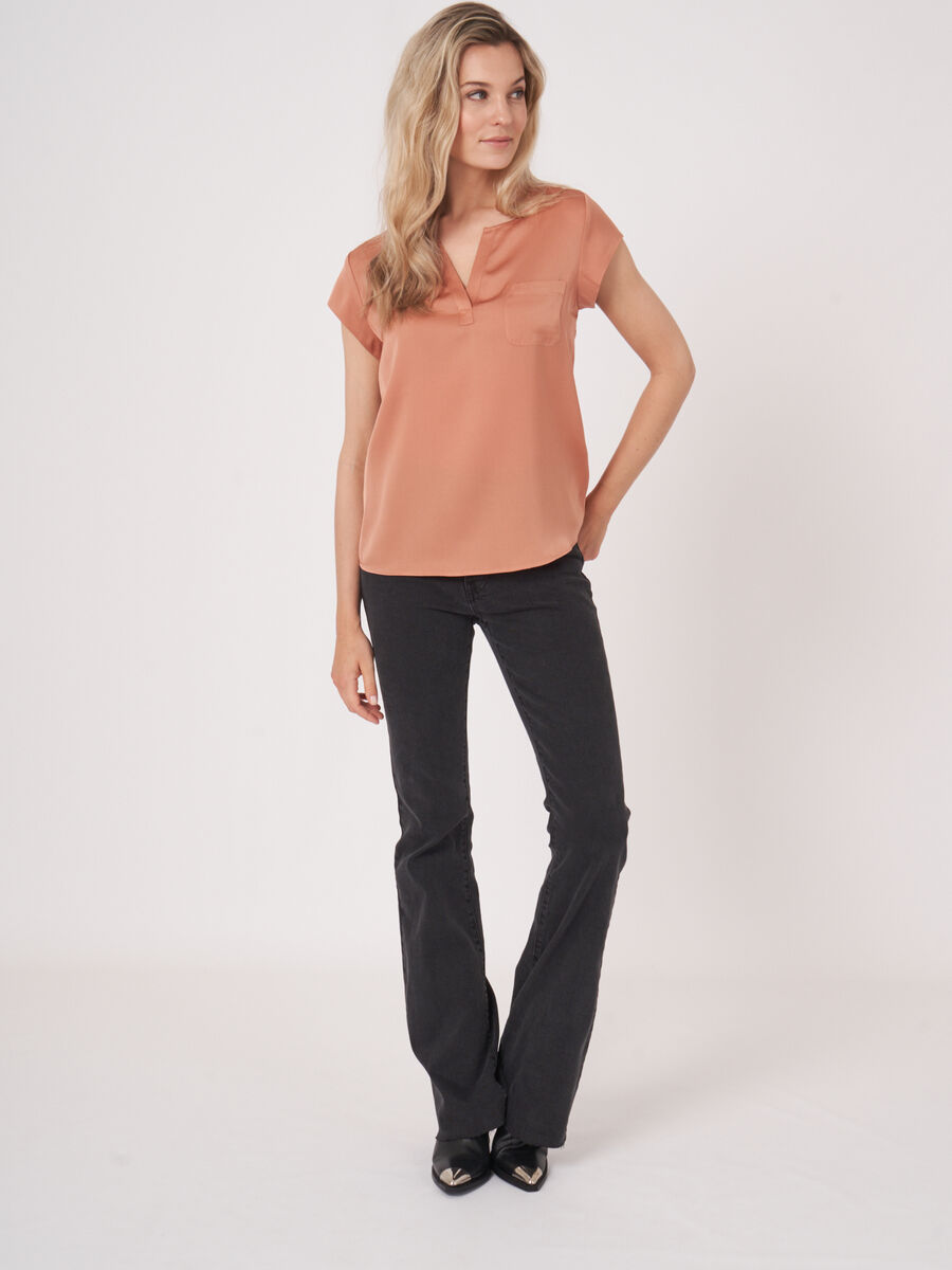 Short-sleeved silk top with pocket image number 338