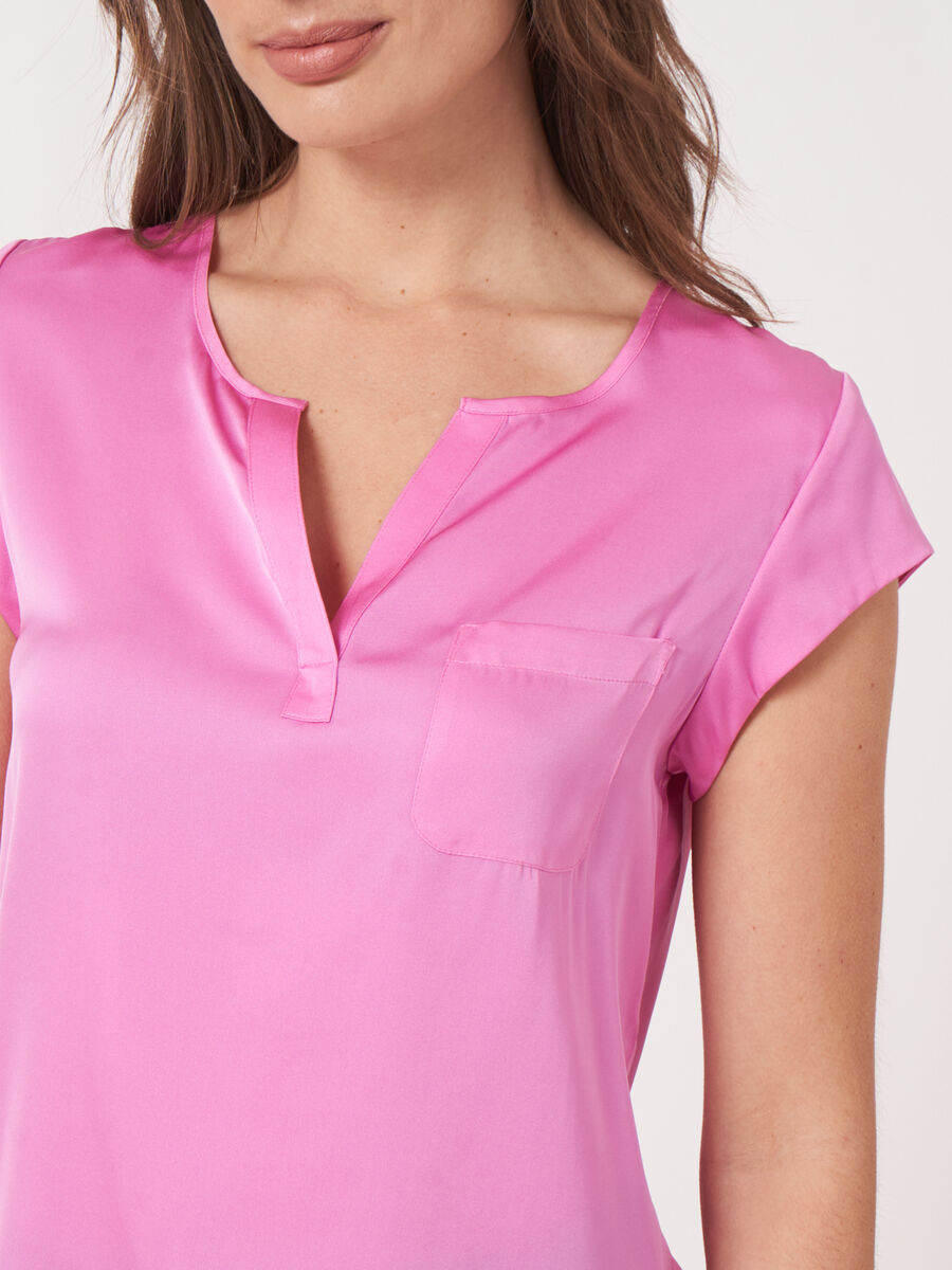 Short-sleeved silk top with pocket image number 346