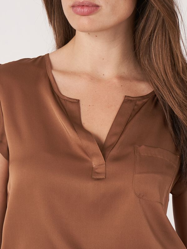 Top avec poche poitrine image number 2