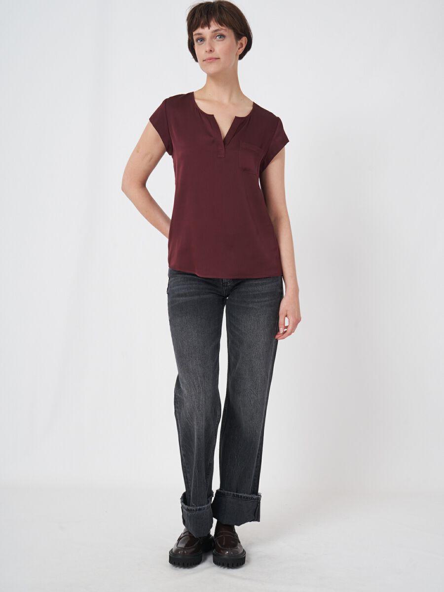 Short-sleeved silk top with pocket image number 26