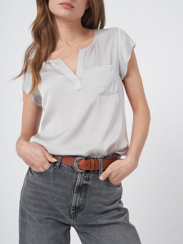 Short-sleeved silk top with pocket image number 1