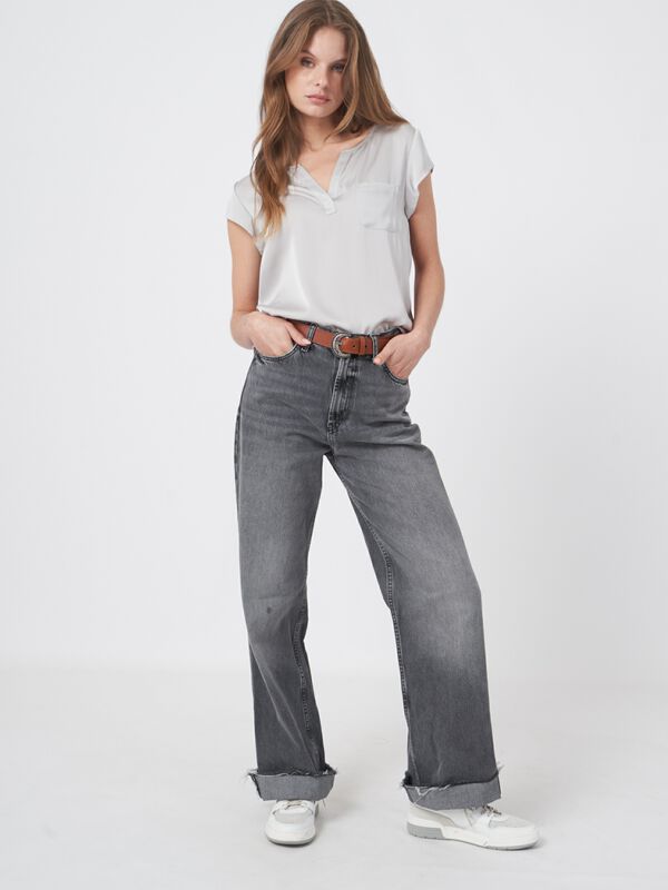 Short-sleeved silk top with pocket image number 2