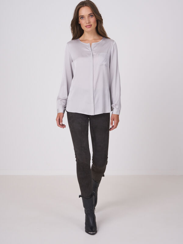 Seidenbluse mit geschlitztem Ausschnitt image number 3