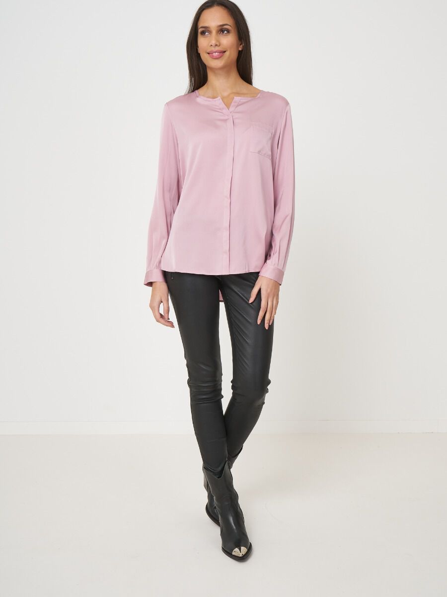 Blouse en soie à col fendu image number 3