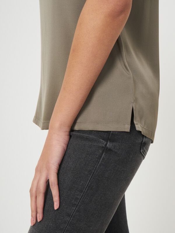 T-Shirt aus Seide image number 2