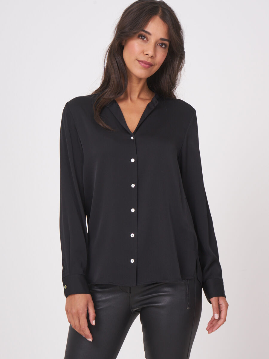 Seidenbluse mit geschlitztem Rundhalsausschnitt image number 0