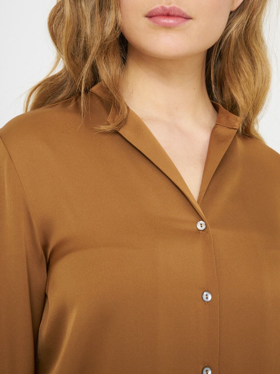 Seidenbluse mit geschlitztem Rundhalsausschnitt image number 2