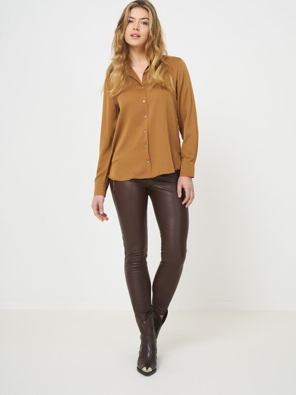 Chemisier en soie avec encolure fendue image number 3