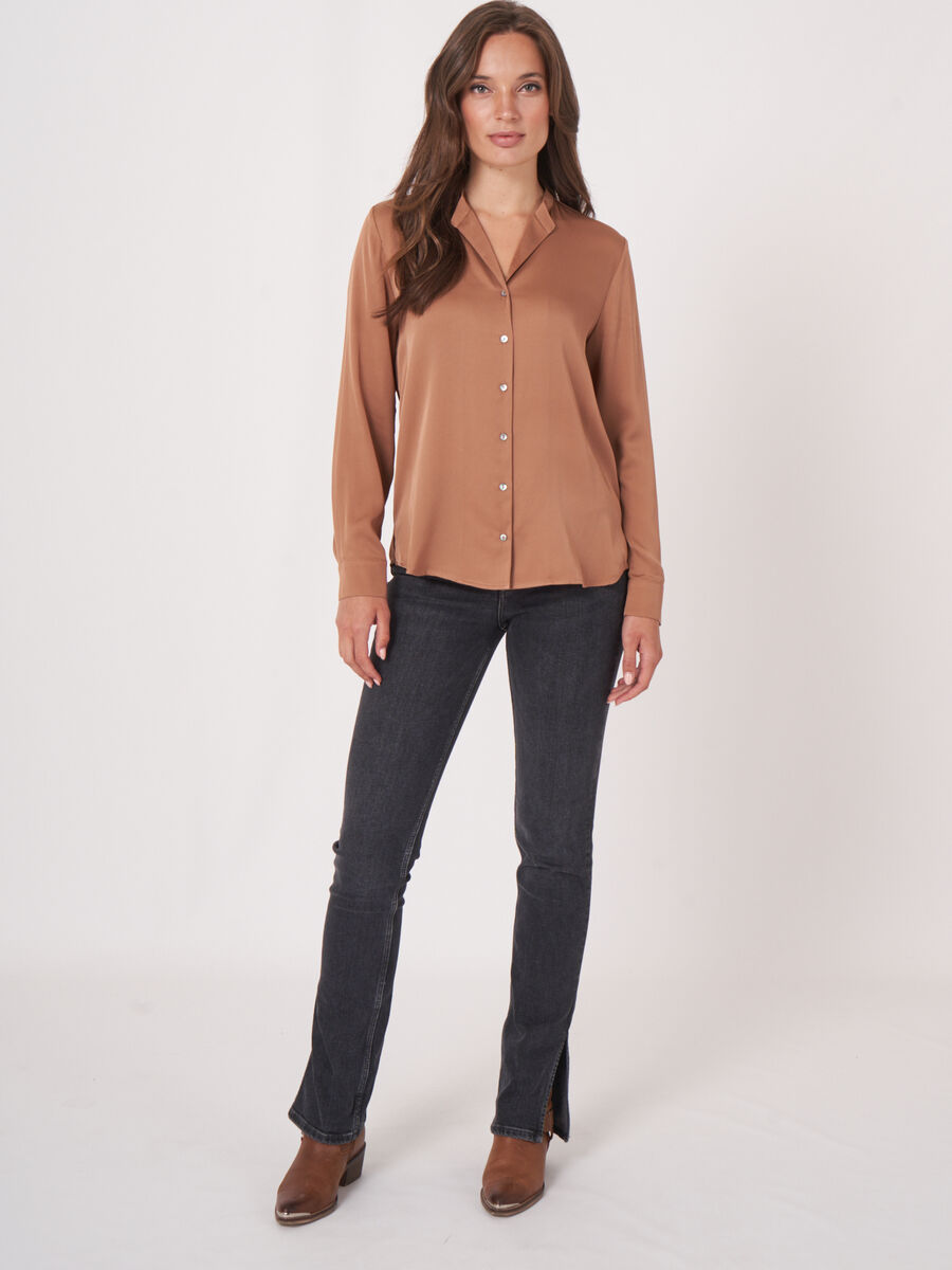 Seidenbluse mit geschlitztem Rundhalsausschnitt image number 5