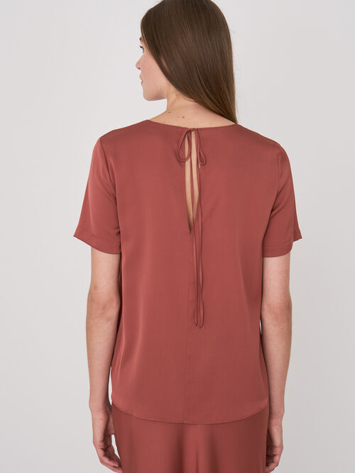 Flowy elastic silk top with string tie at back