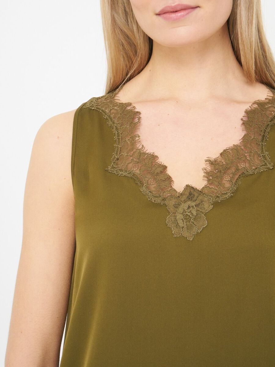 Top avec d&eacute;tails en dentelle en soie stretch image number 2