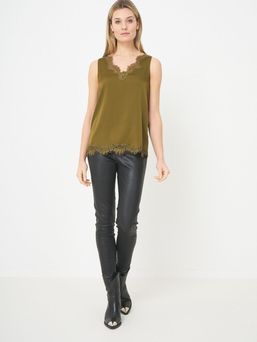 Top avec d&eacute;tails en dentelle en soie stretch image number 3