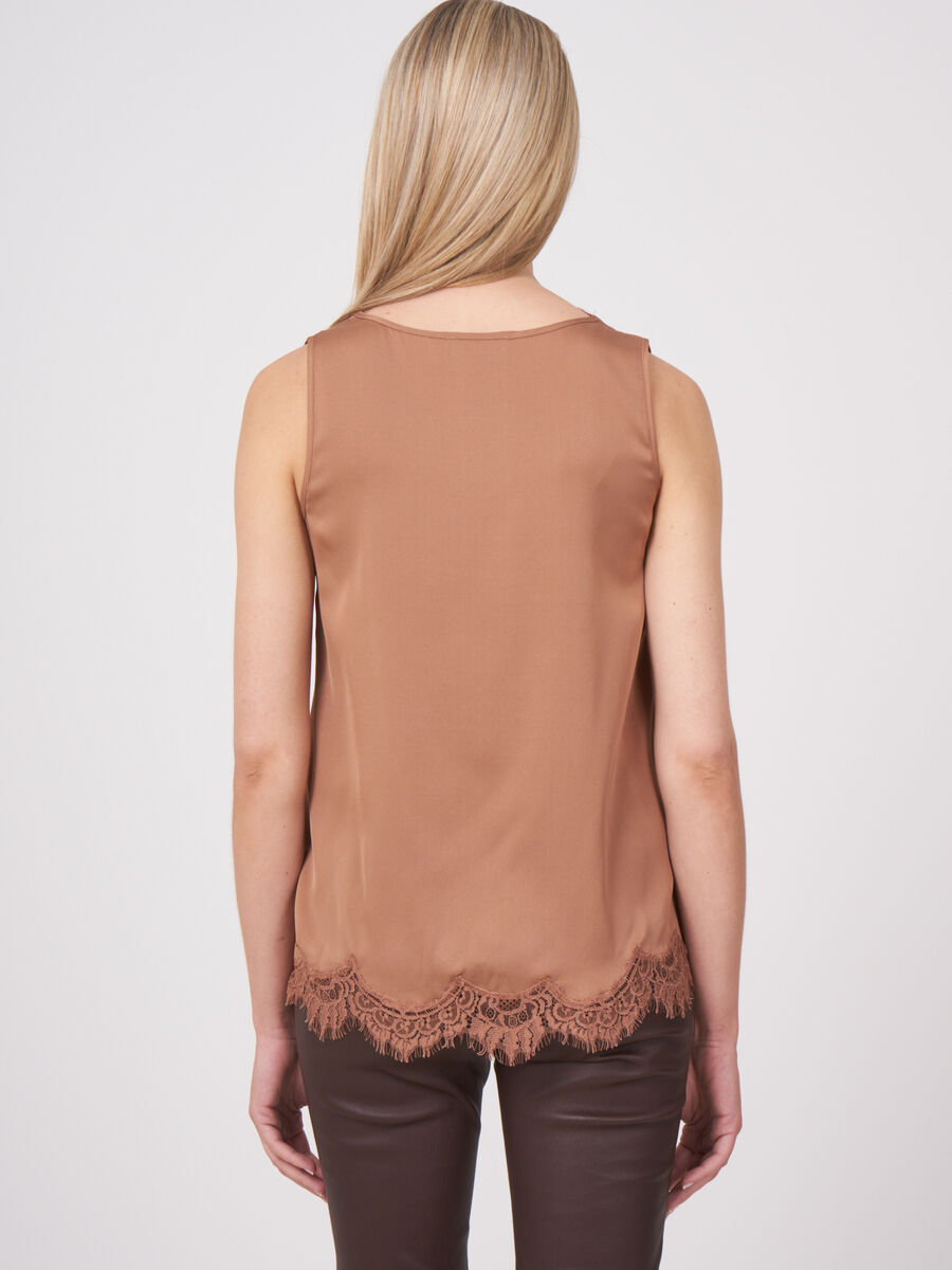 Top mit Spitzendetails aus elastischer Seide image number 1