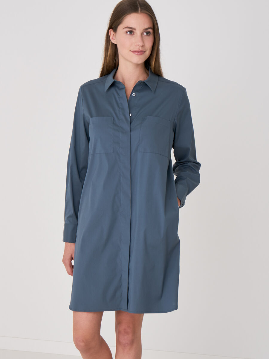 Robe chemise boutonnée avec poches de poitrine en popeline de coton extensible image number 0
