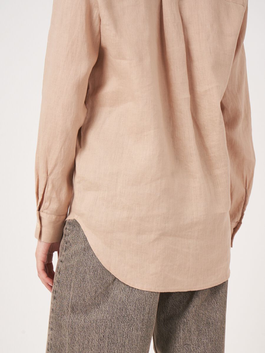 Basic pure linen blouse with breast pockets image number 5