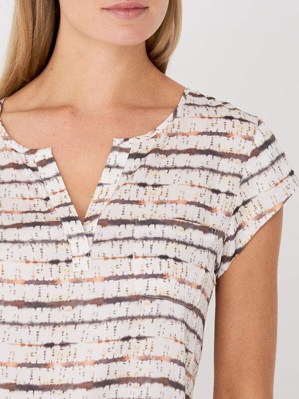 Satin-Top mit Batik-Print und Brusttasche image number 2