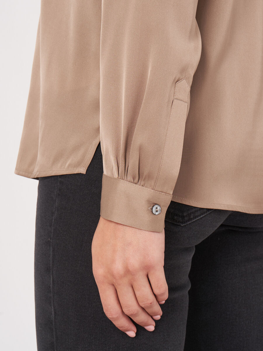 Chemisier en soie avec col mandarin image number 3