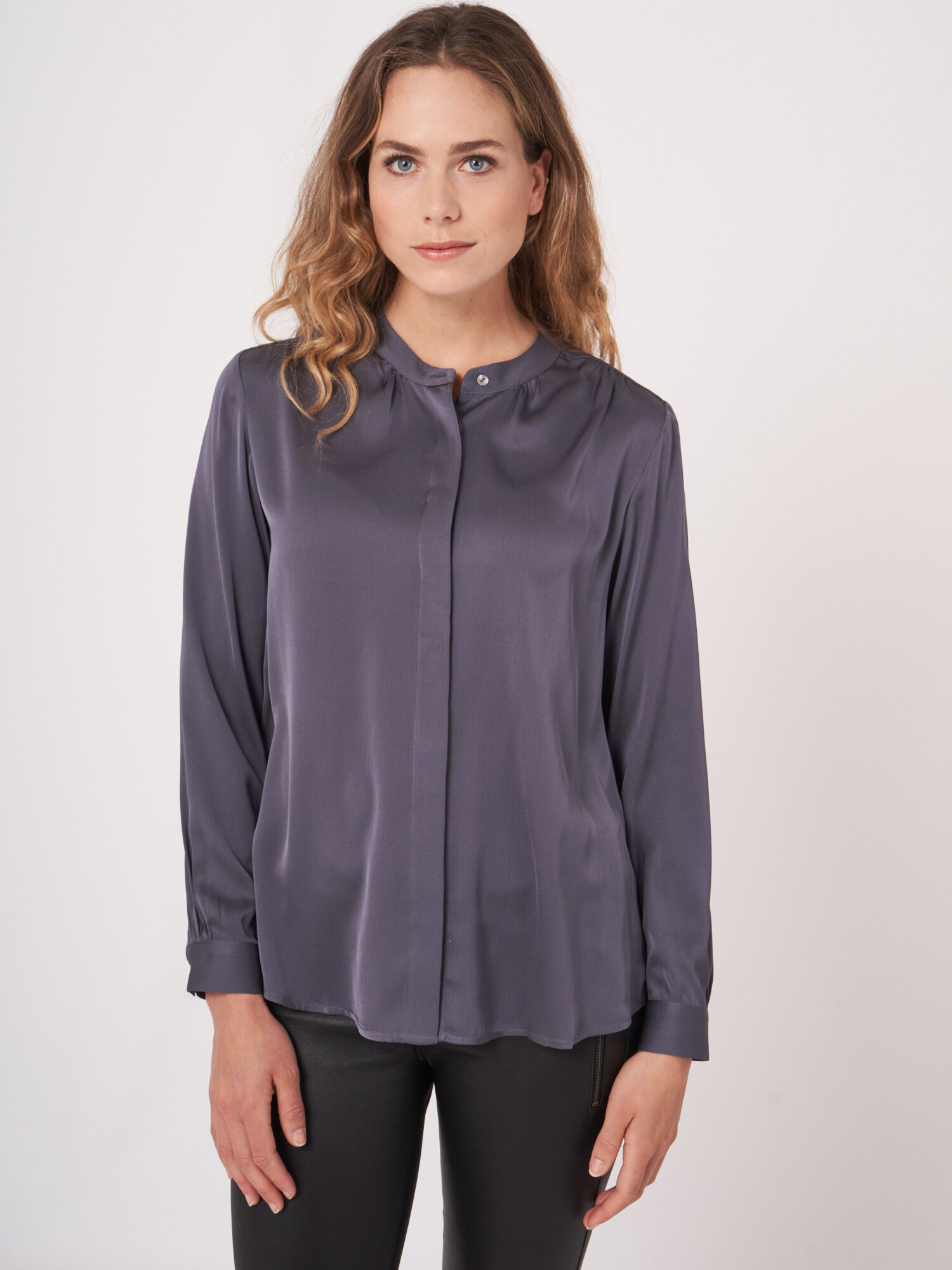 Zijden blouse met Mao-kraag