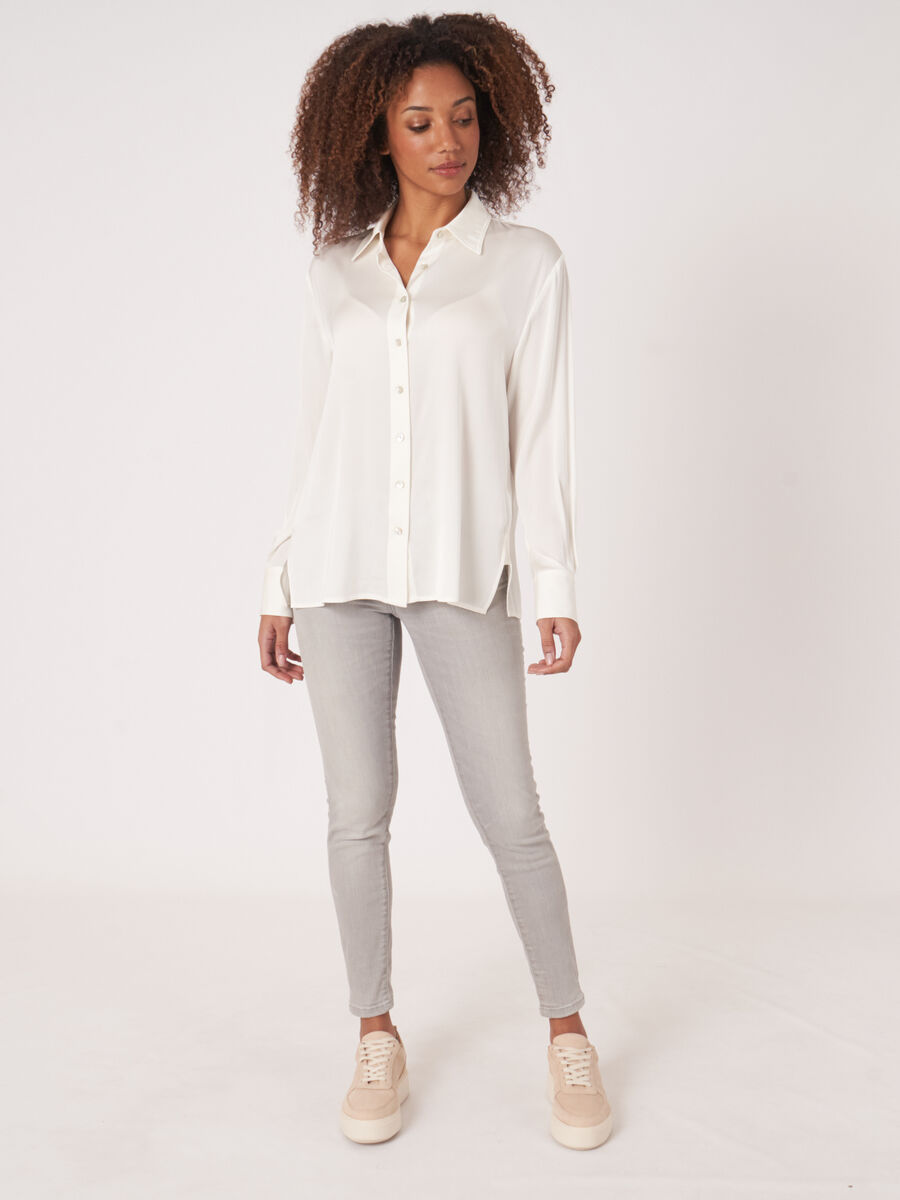 Luxe zijden blouse met zijsplitten image number 5