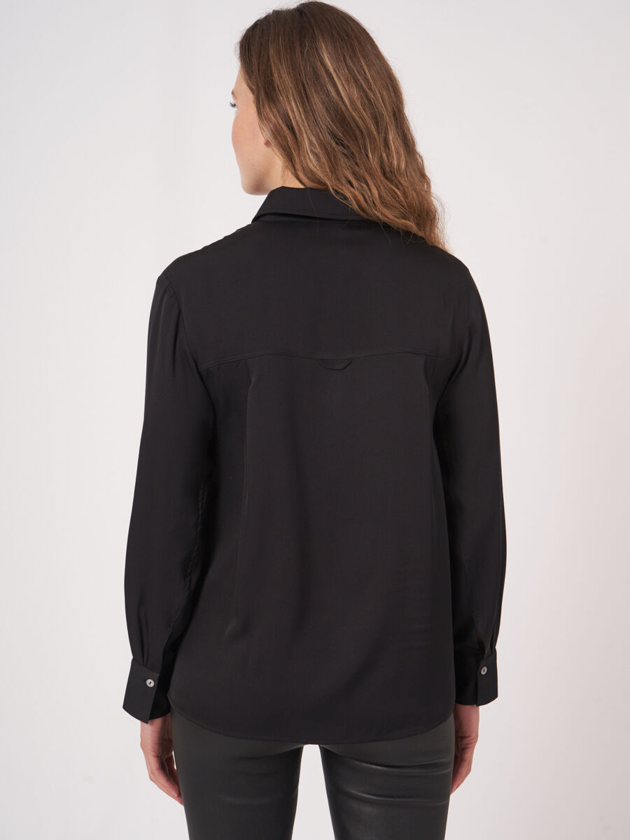 Luxe zijden blouse met zijsplitten image number 1