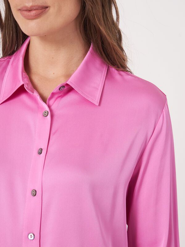 Chemise en soie femme &mdash; fentes c&ocirc;t&eacute;s & &eacute;l&eacute;gance repeat image number 2